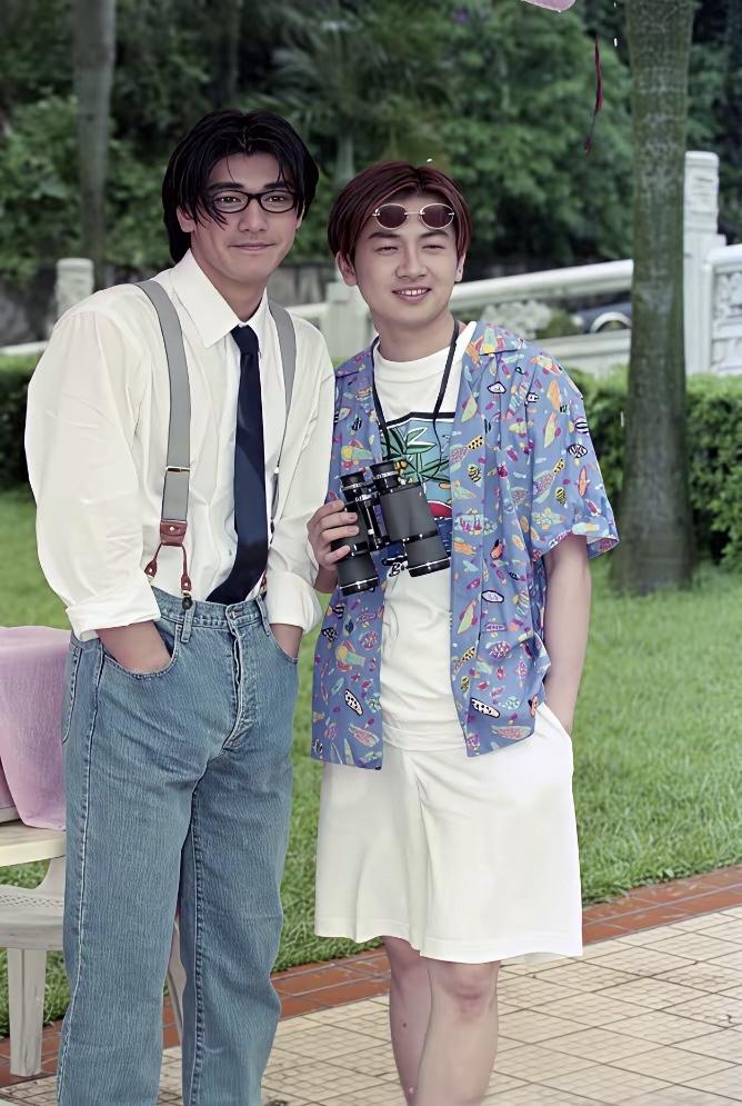 年轻时期的金城武与苏有朋，清爽的气质，阳光的帅气。1996年，金城武、苏有朋