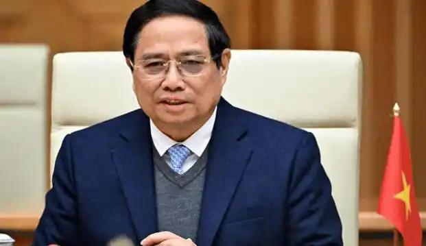 🌛越南糊涂！放着中国高铁不用，花大价钱抱德国大腿，迟早要后悔。越南攒