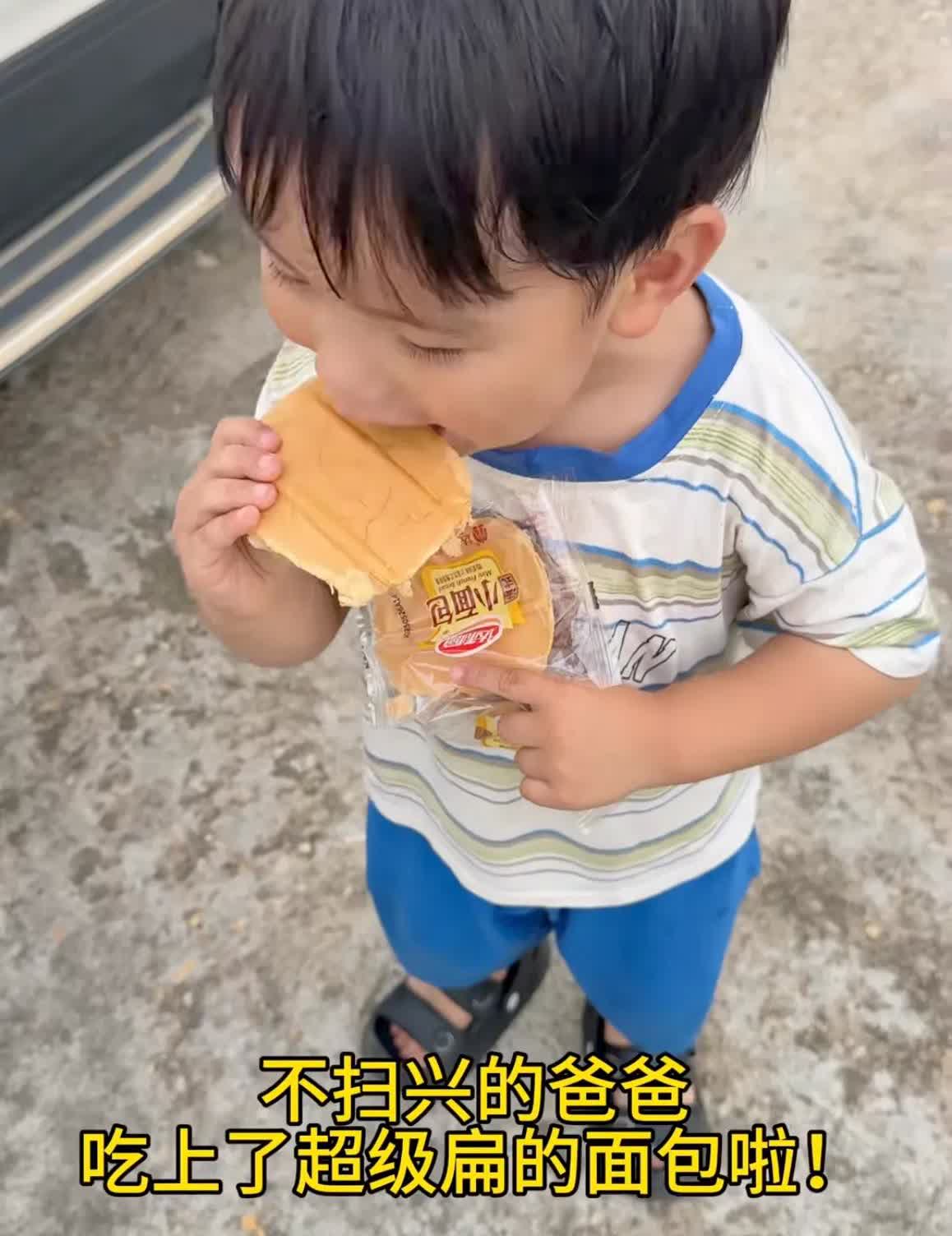 达利园盼盼面包懵逼了，研发蓬松面包的口感，却被顾客开车给压扁孩子想吃像饼
