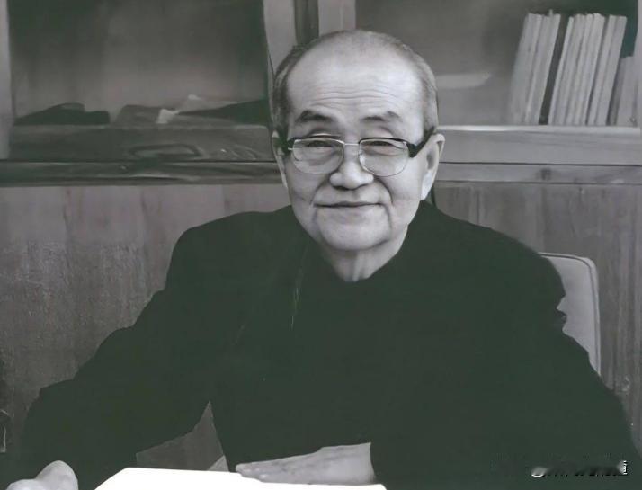 1978年7月，胡乔木提出一个在当时看来石破天惊的观点，即：“社会主义制度不能自