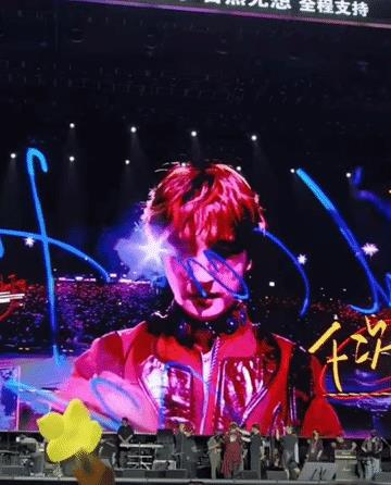 再就业男团开启五一假期音乐节接力，第一天张远和王铮亮！张远在南京咪豆音乐节，他