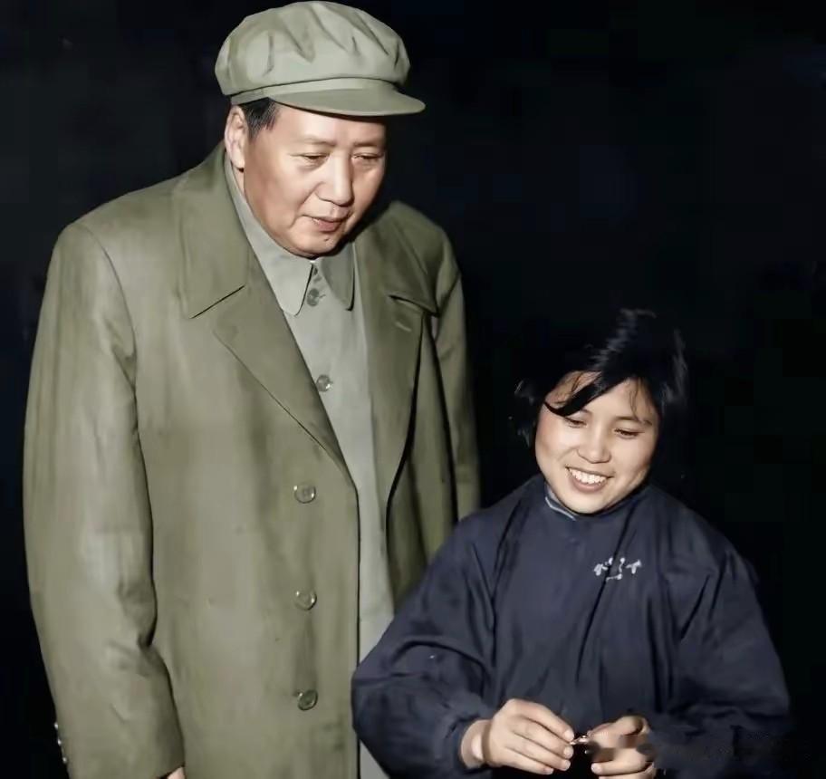 毛主席万岁万岁万万岁！老人家永远活在人民心中！[玫瑰][玫瑰][玫瑰][玫瑰][