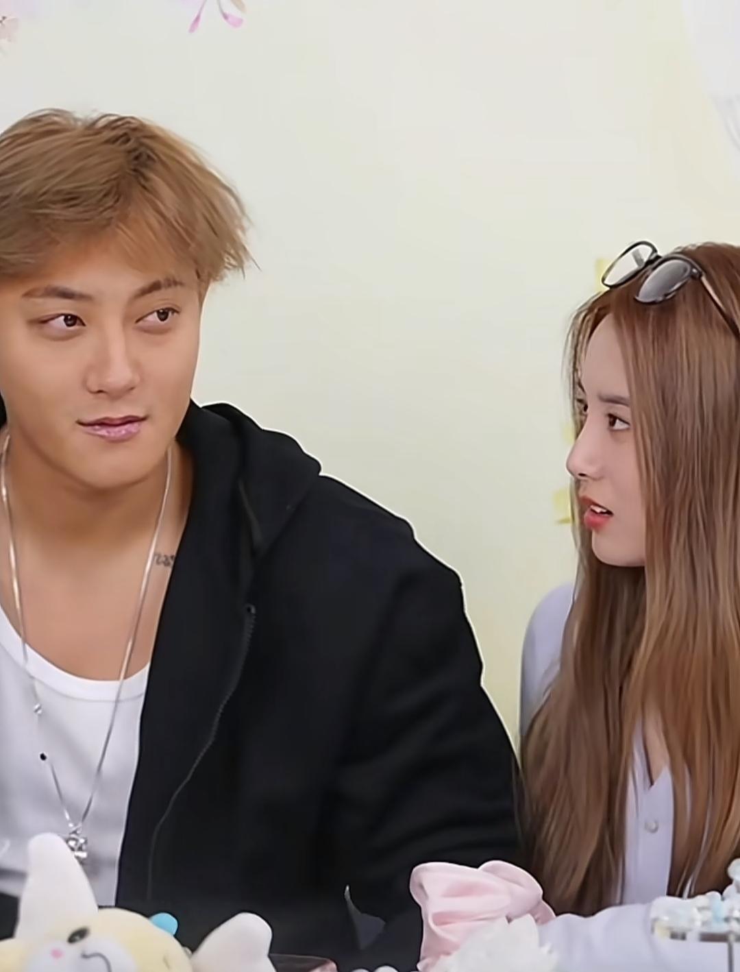 黄子韬直播的时候，嘴唇发紫，网友刷屏让他去查查心脏，黄子韬觉得没事，但他