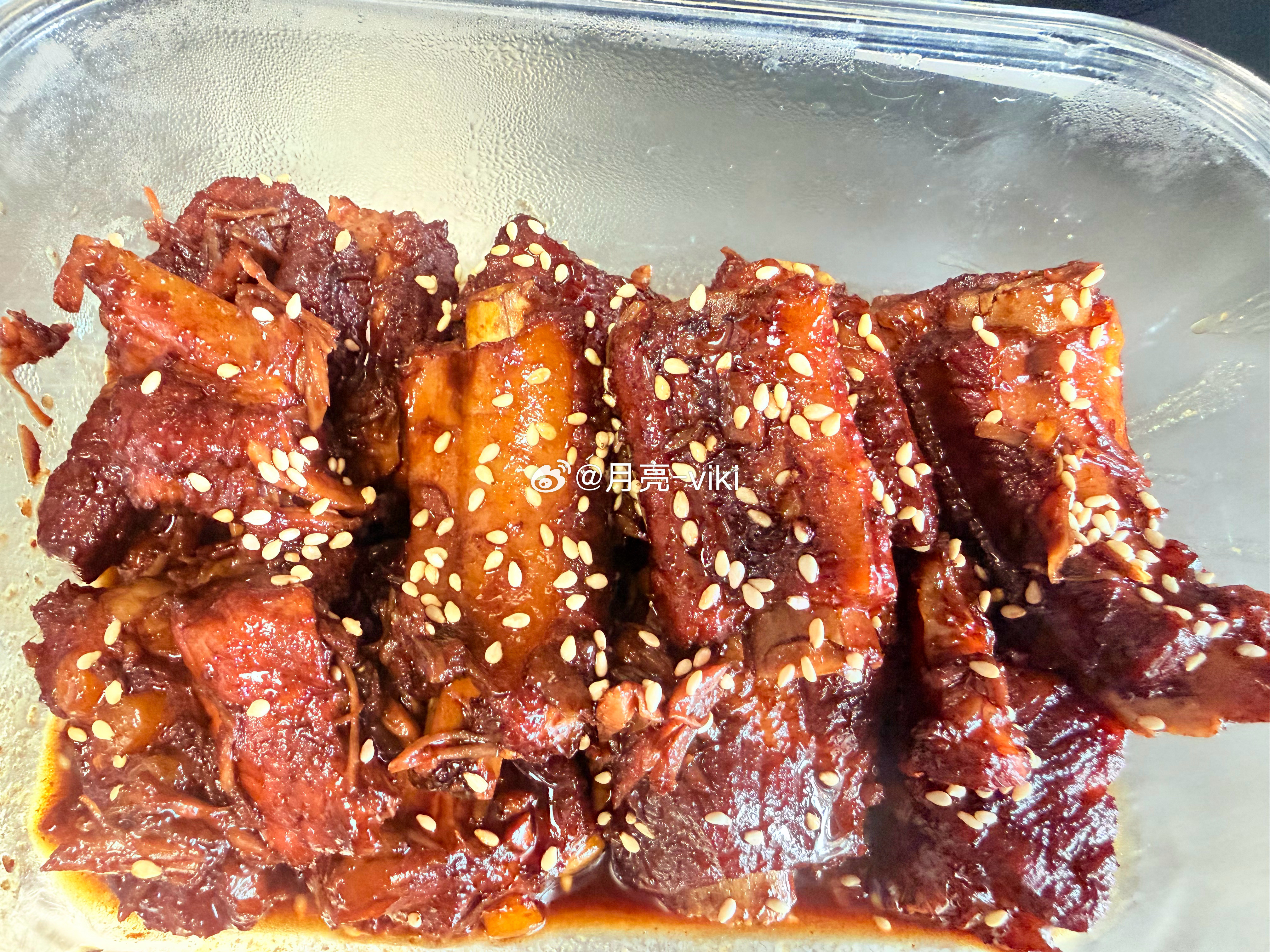 吃点宵夜，糖醋排骨➕蛋饺➕番茄豆腐汤。大家早点休息哟。岑先生好好吃饭美食分享