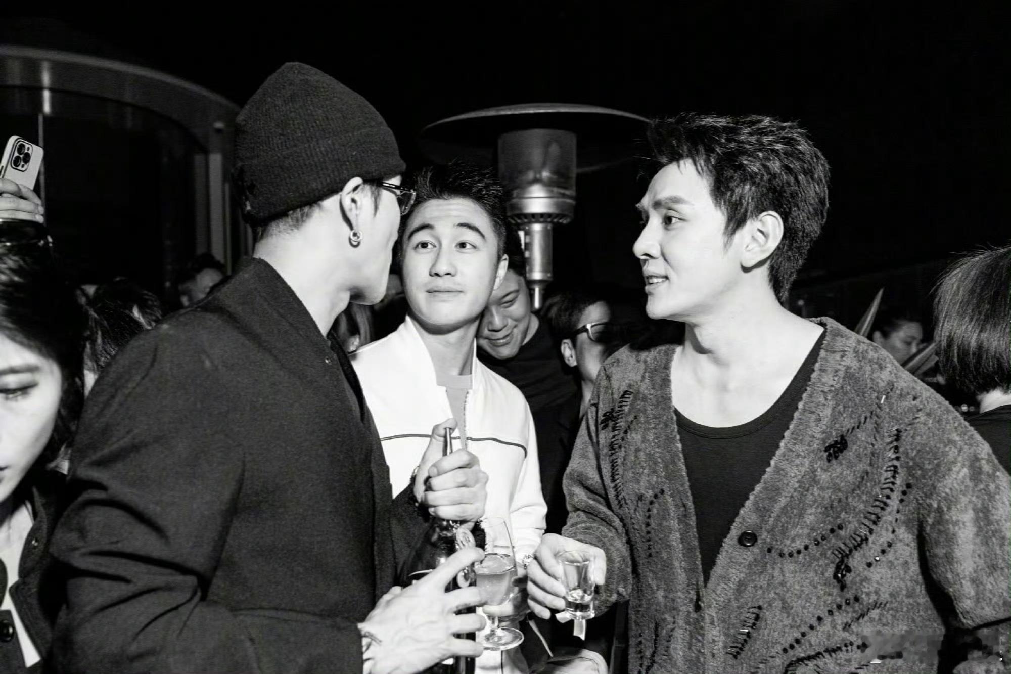 李佳琦追星王嘉尔成功可把李老头宠坏了！