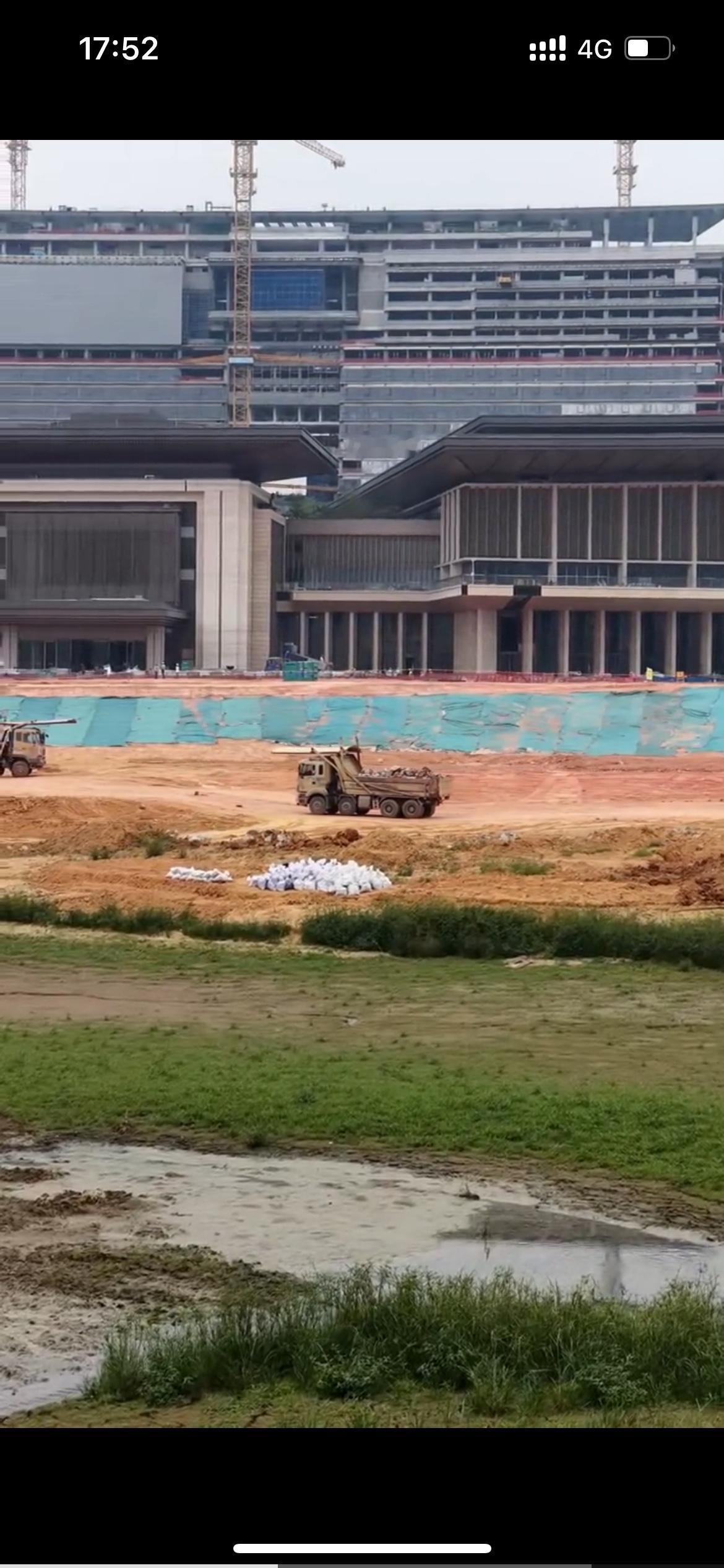 深圳明年要举办APEC会议的场地在香蜜湖旁边的国际会议中心现在还是泥头车状态