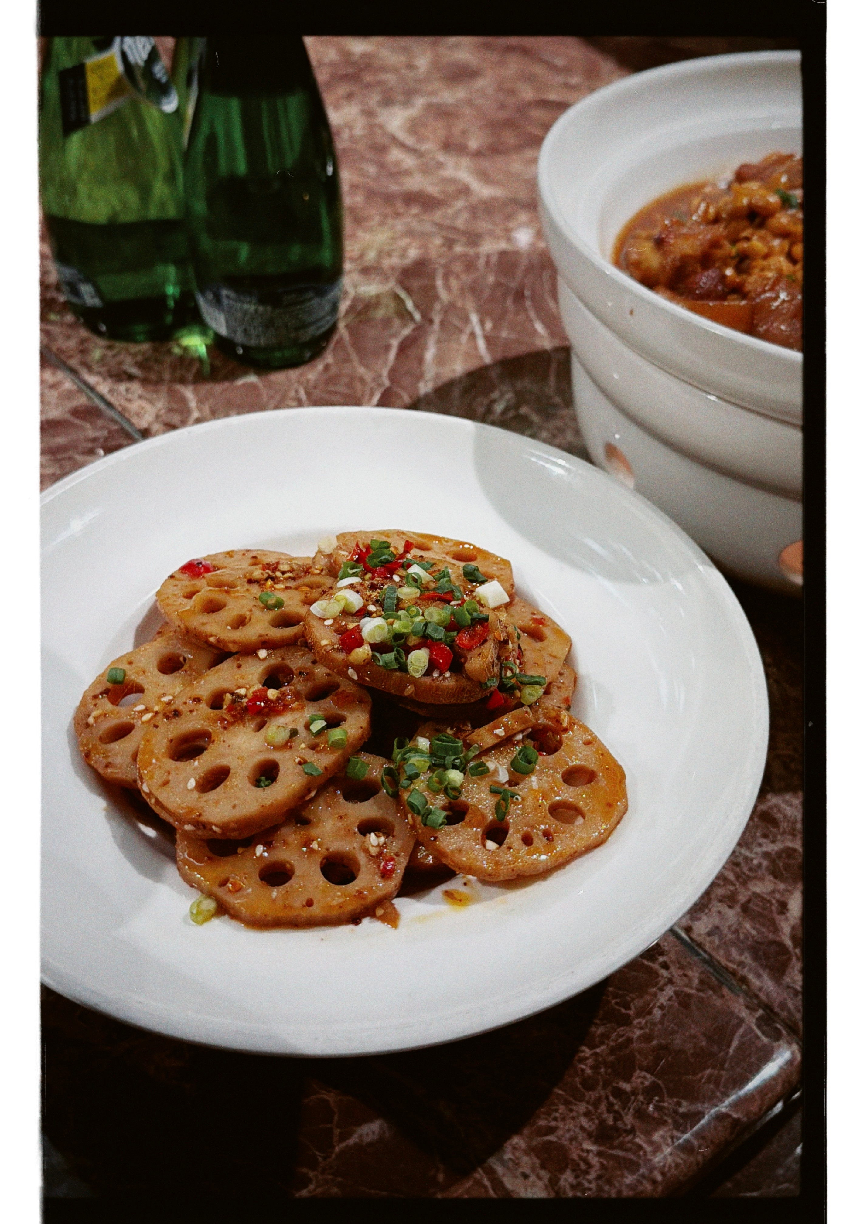 来到了一个特别爱吃鱼和藕的城市，藕汤真的好浓郁鲜甜呀，万万没想到炖鱼的还是酸汤，