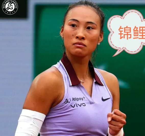郑钦文这次又要让科斯秋克“酸了”，不光是因为郑钦文晋级第三轮而科斯秋克首轮出局，