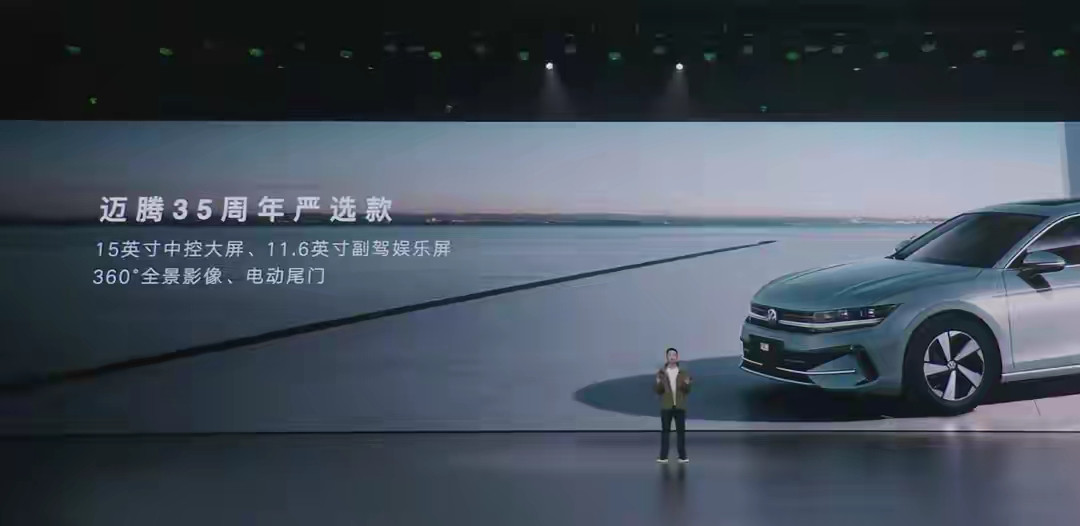 本来以为就是个普通装饰，结果仔细一瞧，精致得很呐！表盘设计简洁又不失大气，和车内