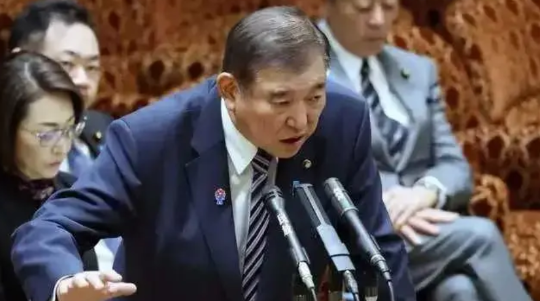 日本也撑不住了！开始准备谈判底牌！5月17日《日经亚洲评论》消息称，日