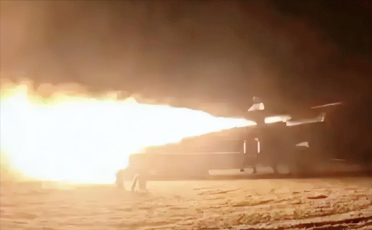 乌克兰疯了？竟用“火烈鸟”巡航导弹，飞行约1400公里，精准打击了俄罗斯乌德穆尔