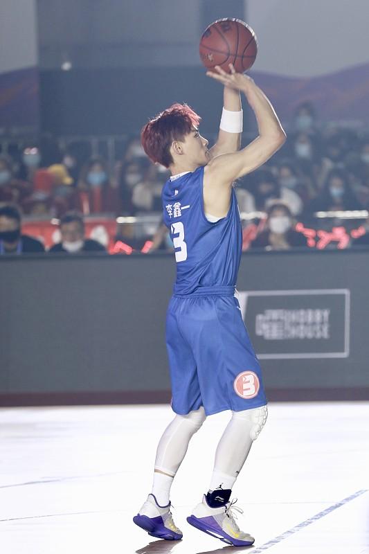 CBA新的赛季值得你关注新面孔！本赛季合计67名球员完成CBA首秀，分为选