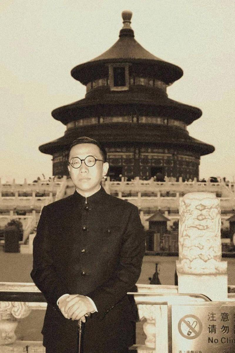 溥仪在苏联的俘虏生活，直呼俄罗斯女军官太漂亮，而且军官妻子太热情。1945年，溥