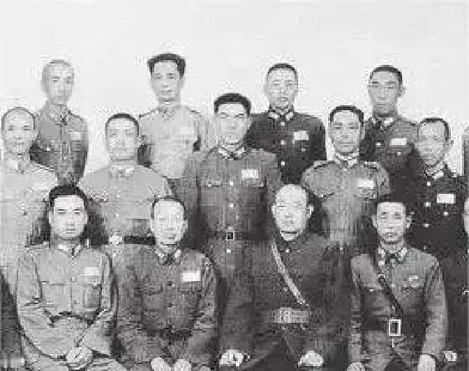 抗战胜利后，作为杂牌部队师长的鲍汝澧想要投奔八路军，但他的部下都不赞成。师参谋长