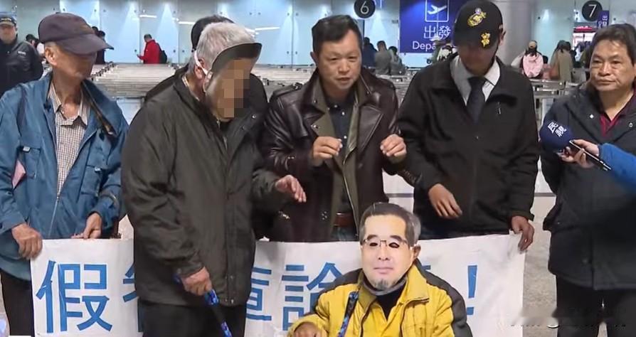 萧旭岑率团访陆在机场遭“台独分子”攻击国民党副主席萧旭岑今天（2日）早上