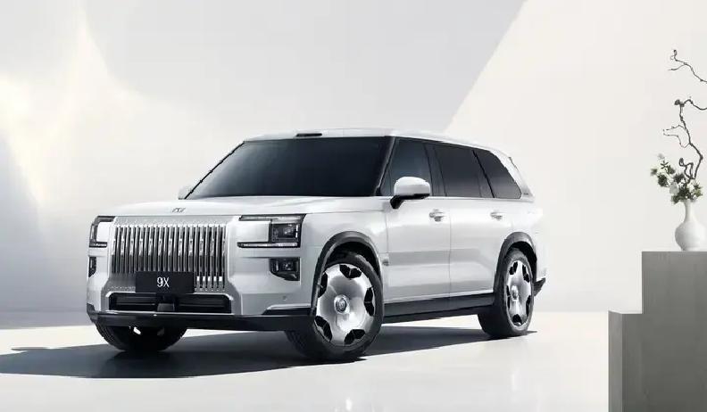 2026年开年，极氪9X在50万级大型SUV市场又稳坐头把交椅，已经连...