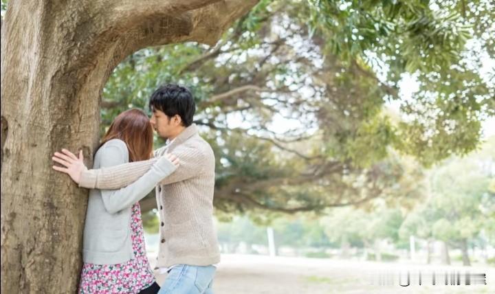 女人发生“婚外情”，多半是这9个原因。1.被别的男人撩拨，加了好友，一次次回应