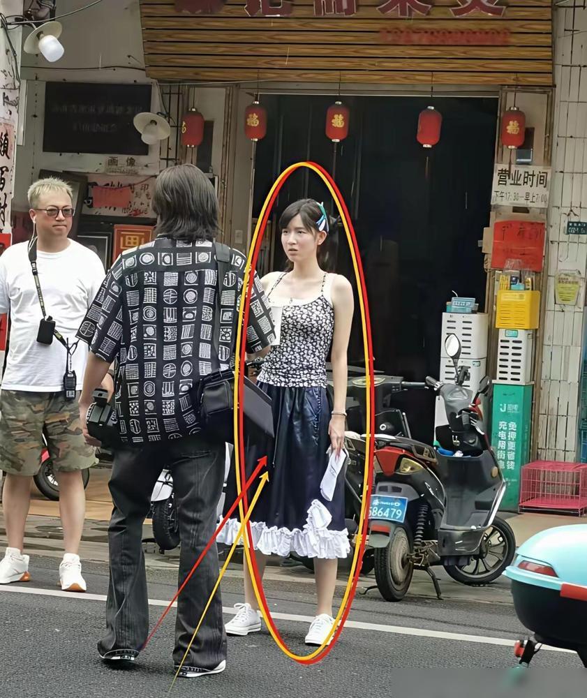 难怪陈星旭正眼都不瞧她一下。和老公旅游有幸见过一次王玉雯素颜，说实话，真的太一般