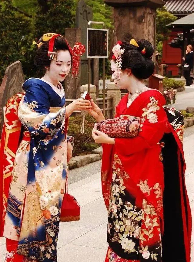 既然日本的服装，是由我中国唐代传过去的和服，可为什么现在许多国人还如此反对和服呢