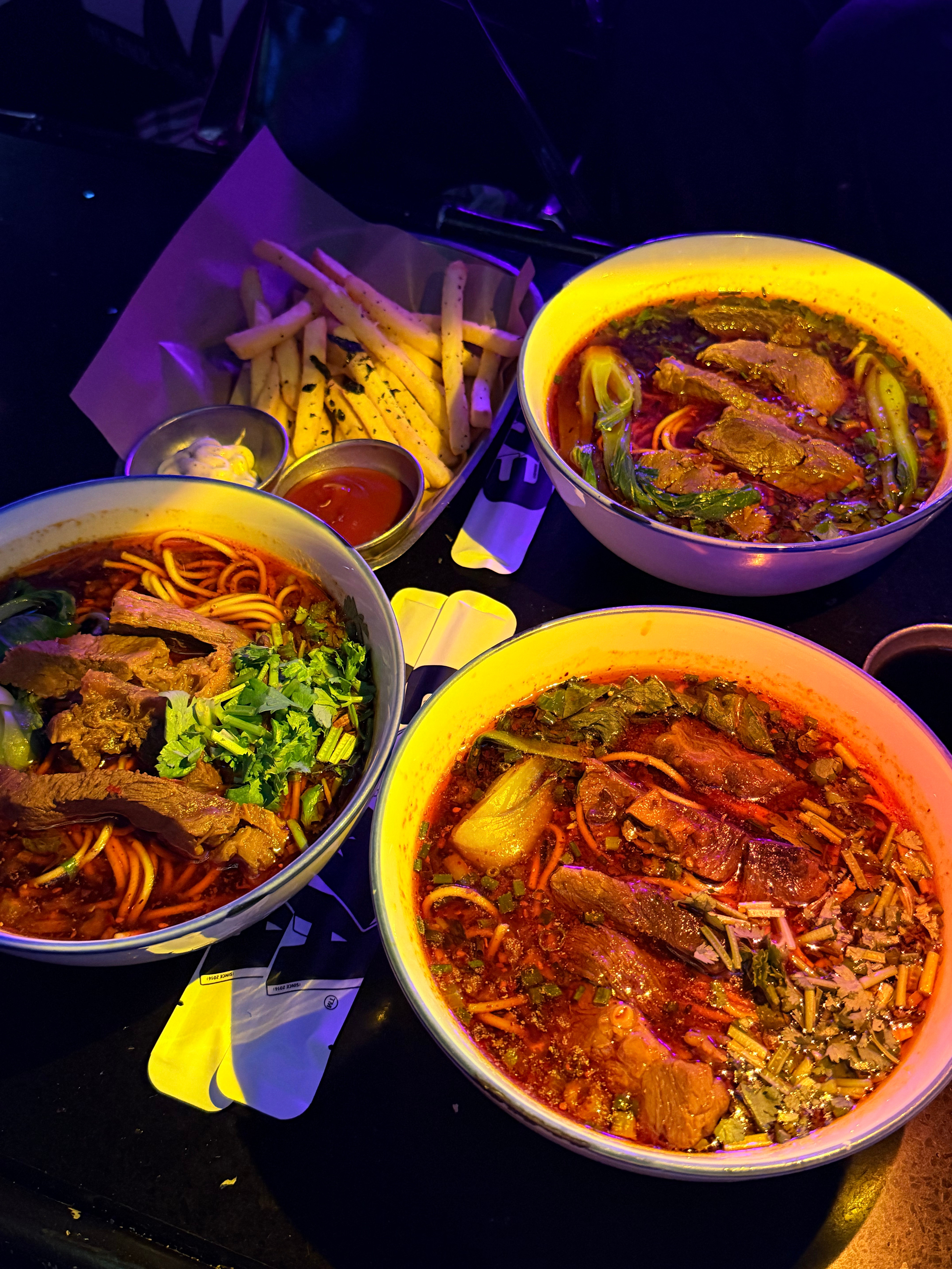 呵呵你们根本不知道二麻的牛肉面有多好吃。​​​