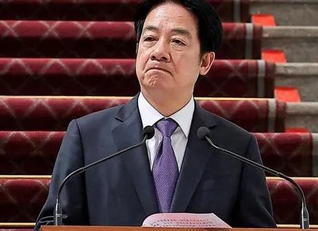 最大的台独分子，再也藏不住尾巴，终于露出来了肮脏的脑袋！原来，最大的台独分子