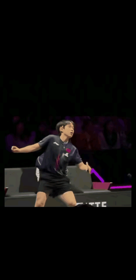 瞧瞧，把头哥都气成啥样了！[捂脸哭]头哥打比赛时，打不好时，会有很多表情包。譬如