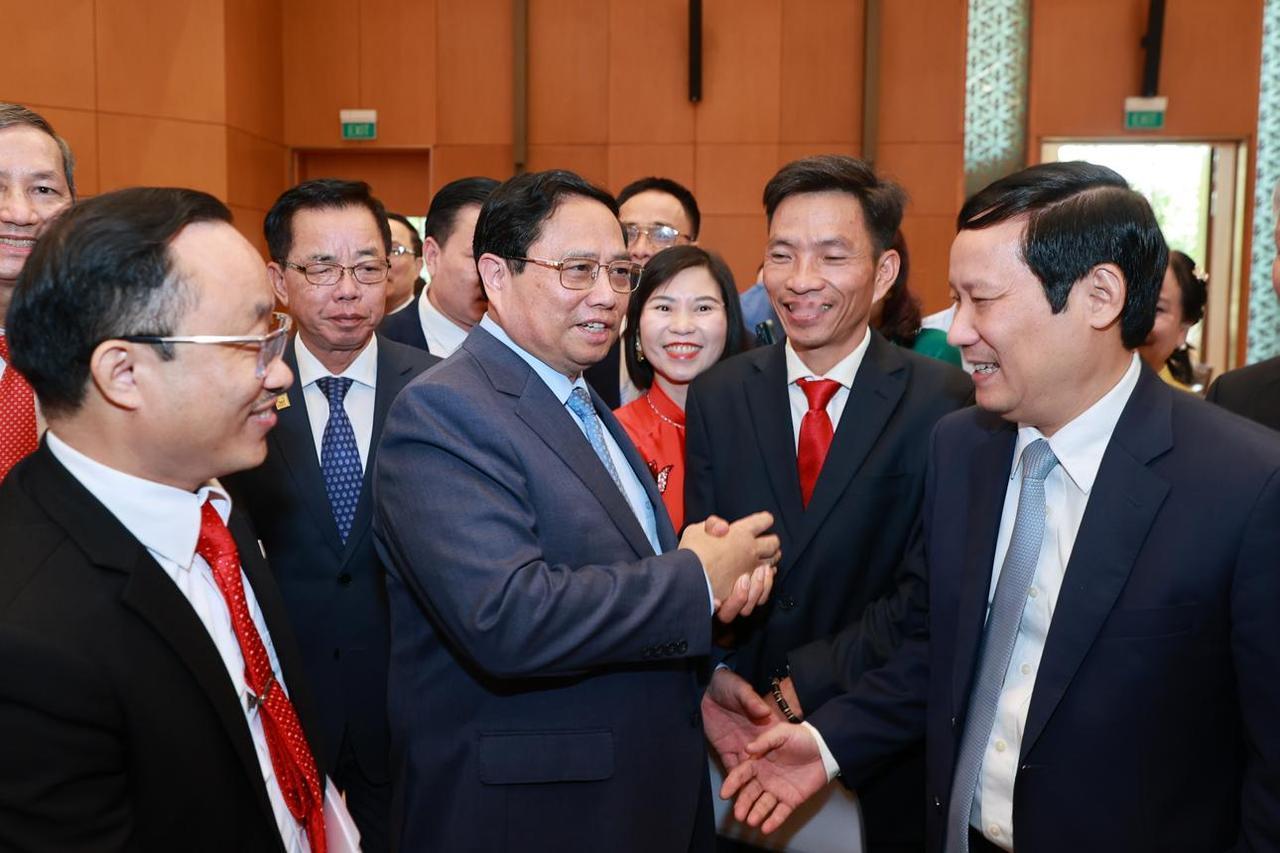越南新总理刚上任就找中资开会！十几个部门一把手全到场，开口就要中国给钱给技术，带