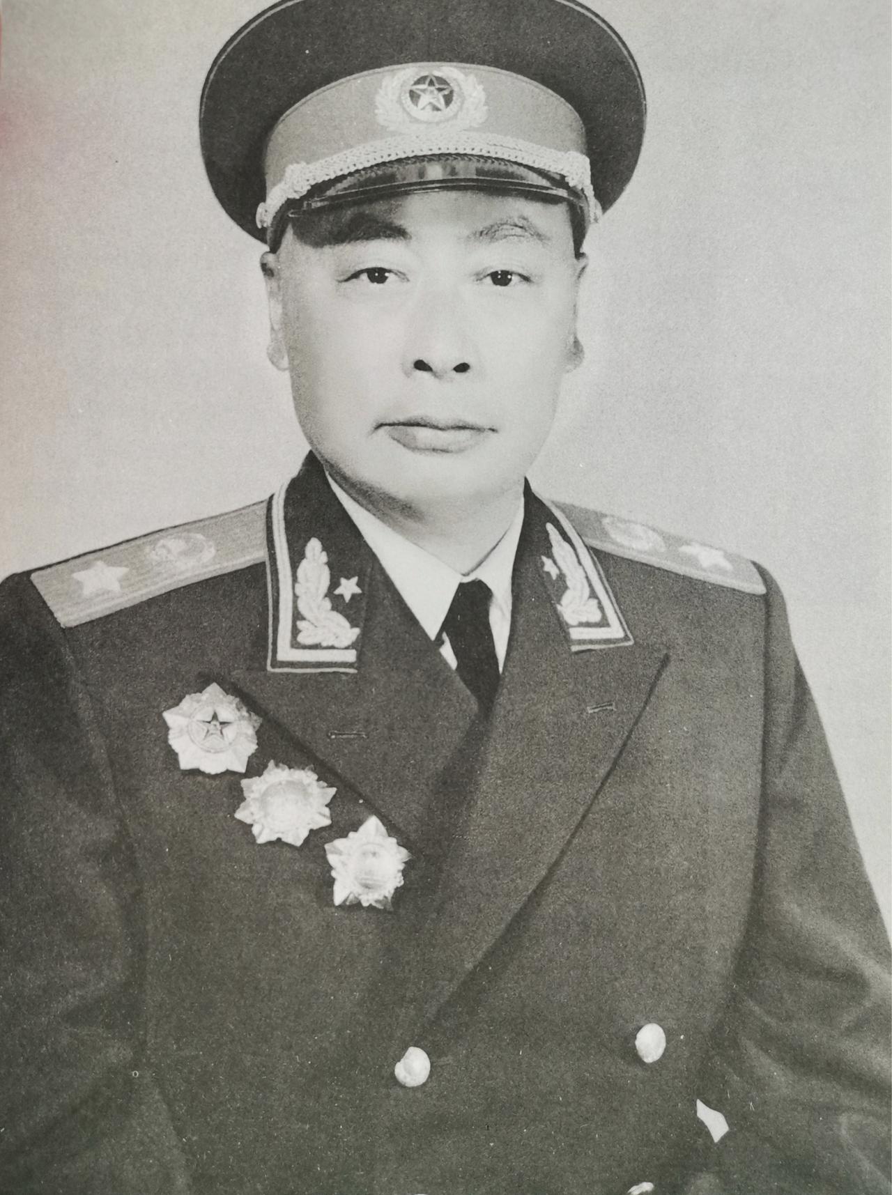 红军南方三年游击战争期间，有一位师长叫方步舟，因为吃不了苦，革命意志薄弱，竟然逃