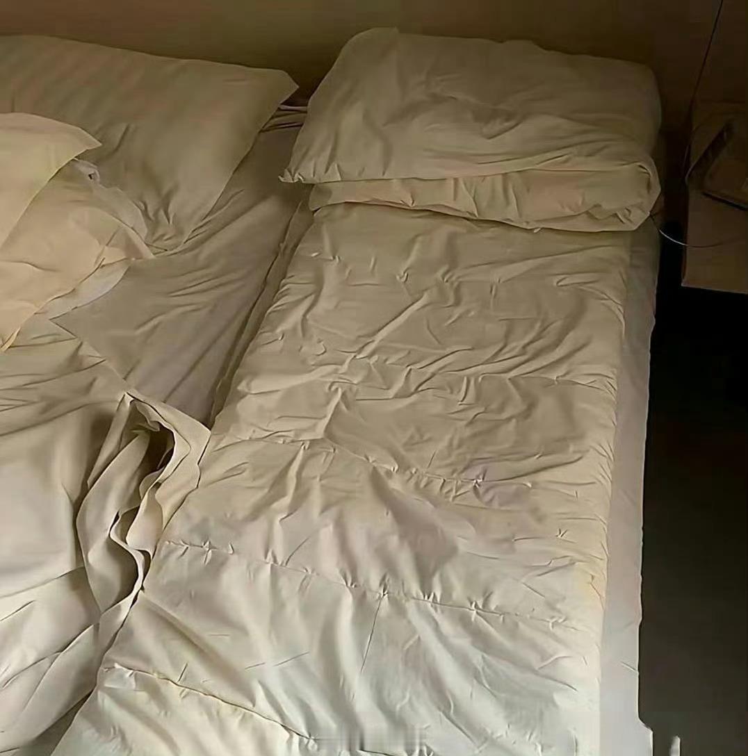 退房间的时候，给酒店阿姨留了个小惊喜
