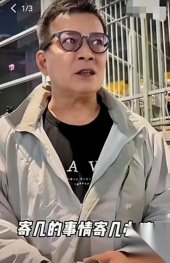 黄日华遇粉丝提要求？他转头做了件超暖的事粉丝找黄日华帮要苗侨伟签名，本以