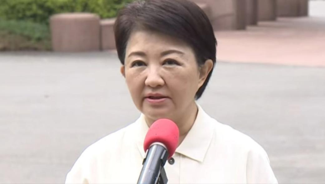 来到围台军演的第二天，台中市长卢秀燕终于做表态了。12月30日，卢秀燕在接受媒体