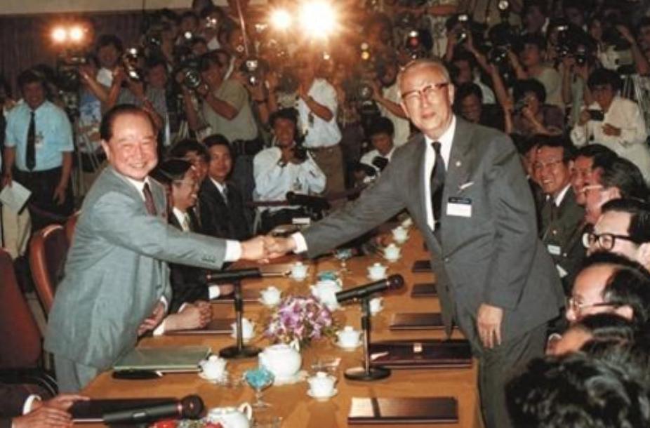 他65岁担任上海市委书记，66岁担任上海市市长，儿子是中将“1981年仲夏的