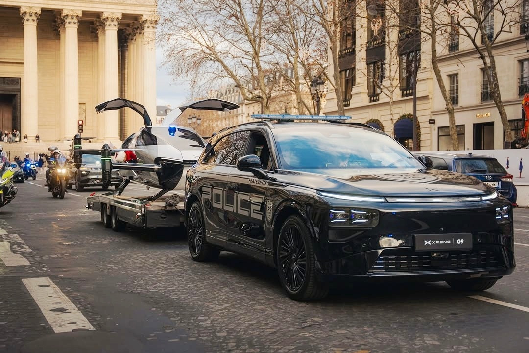 小鹏G9去法兰西当警车了🎄🚓这么大的事小鹏怎么不说呀！小鹏g9