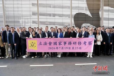 回归后头一回！香港越来越会干了！7月19日，89名香港立法会议员登上航班前往北