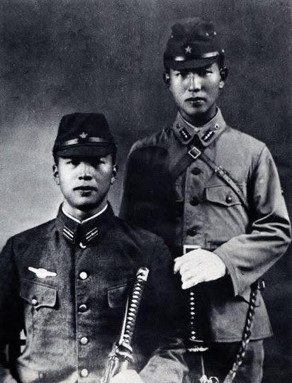 二战期间日本兵们的摆拍照，估摸是寄给国内亲人的。照片里，鬼子兵都是一副人畜无害