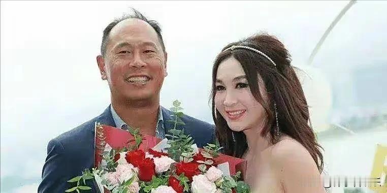 2025年7月28日，香港知名女星温碧霞通过社交平台发布一组生日照片，以一身淡粉