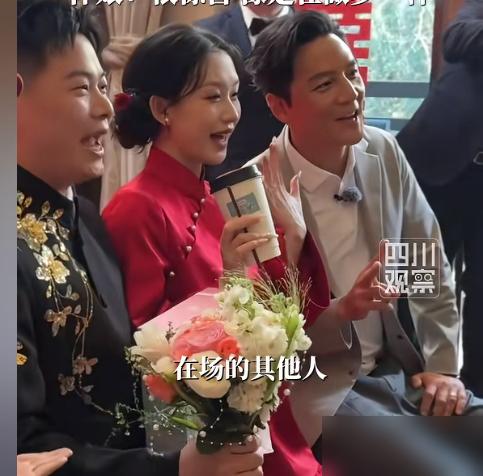 51岁，送外卖，还抢了新郎的风头。吴彦祖在杭州，就这么混进了一场婚礼。没人认