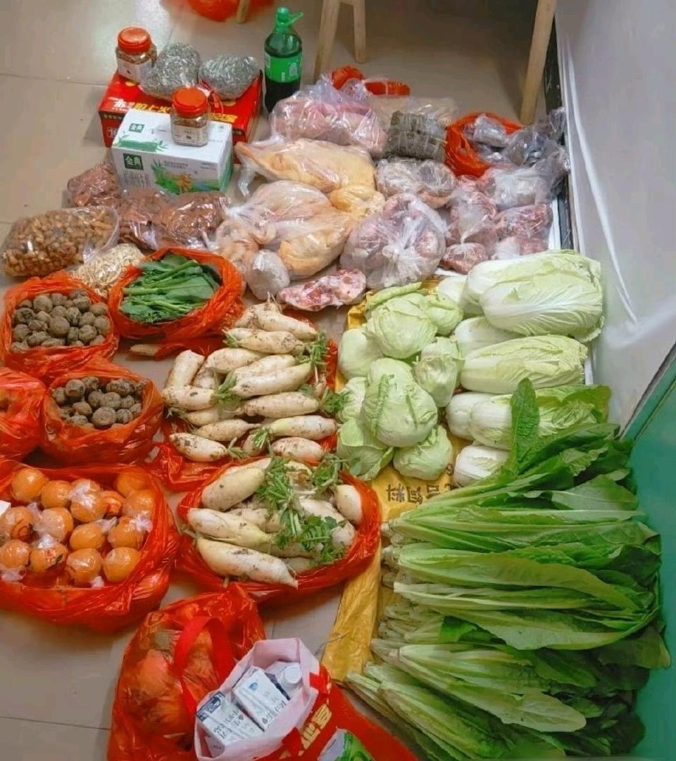 图一自己妈给的，图二丈母娘给的，没有对比就没有伤害呀