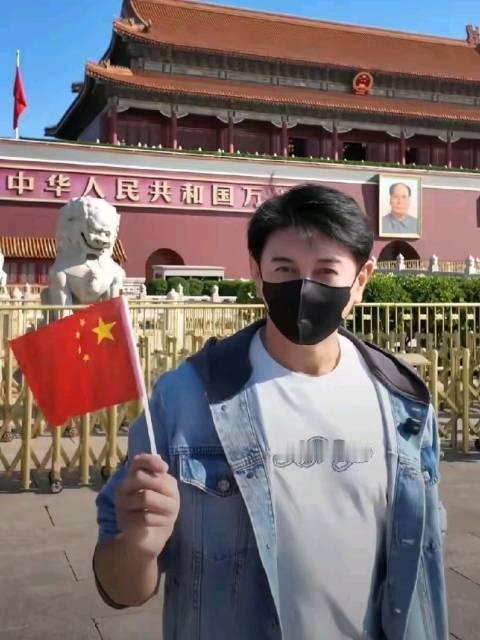 中国台湾艺人吴奇隆，在天安门手持五星红旗，被绿媒警告中国台湾艺人吴奇隆1