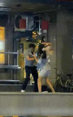 不作不死，真拿自己当公主呢？一女子不断地挑衅男人的底线，不停地对男人拳打脚踢，可