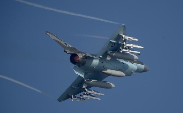 巴基斯坦空军这是把咱们的歼-10CE当成重型战斗机使用了，比如最近巴基斯坦