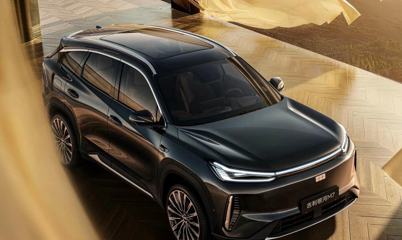 银河M7：对不起，在座的都是弟弟银河M7刚刚在米兰全球首秀，这是吉利银河M系列的