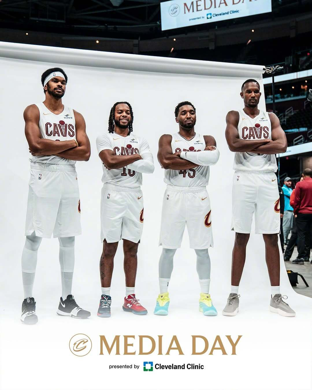 NBA新赛季总薪资排名前十球队：1，骑士2.36亿2，尼克斯2.23亿3，独行侠