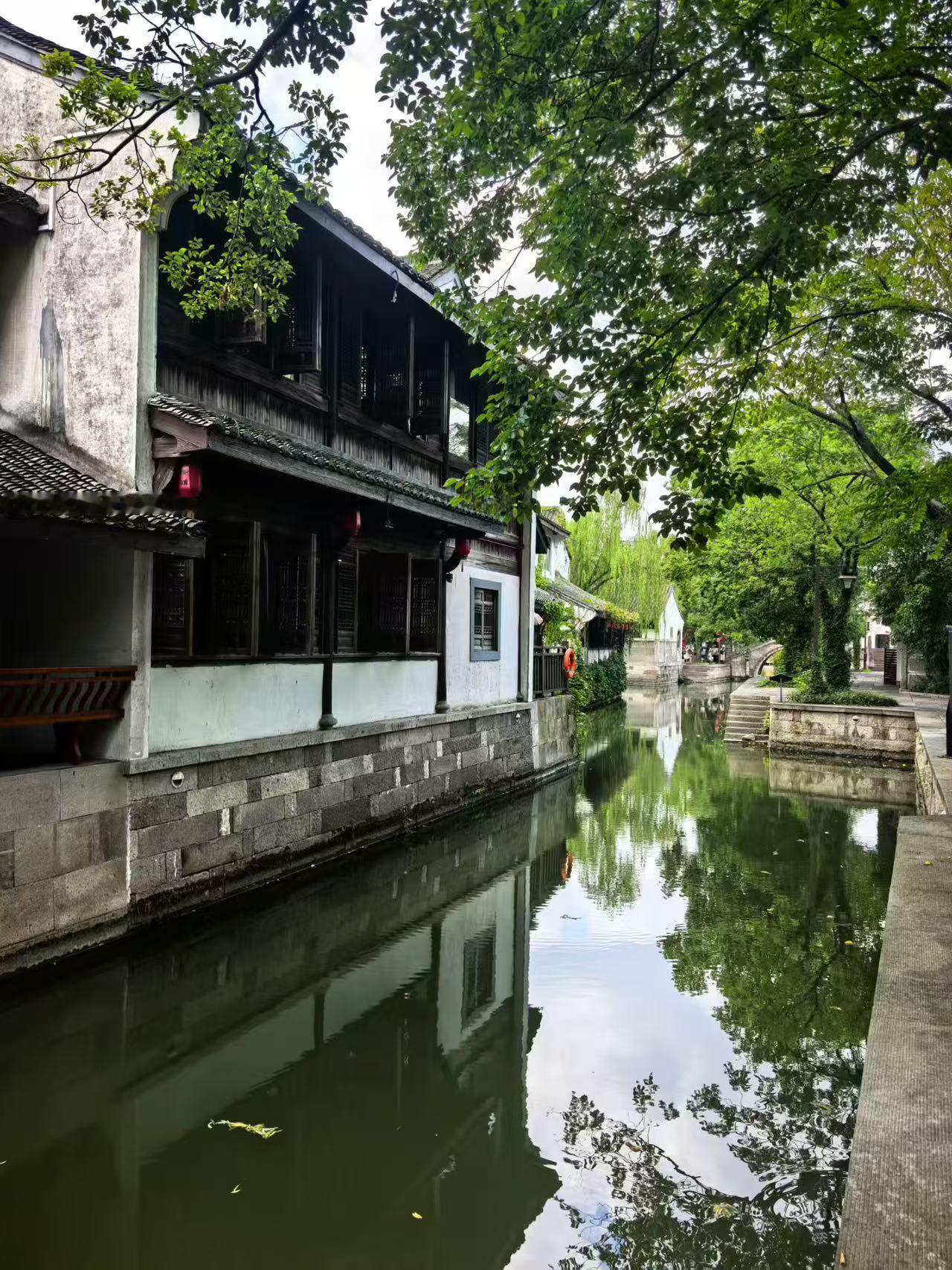 浙江绍兴旅游，鉴湖｜真正的水墨江南藏在这里🌿“白玉长堤路，乌篷小画船”来绍