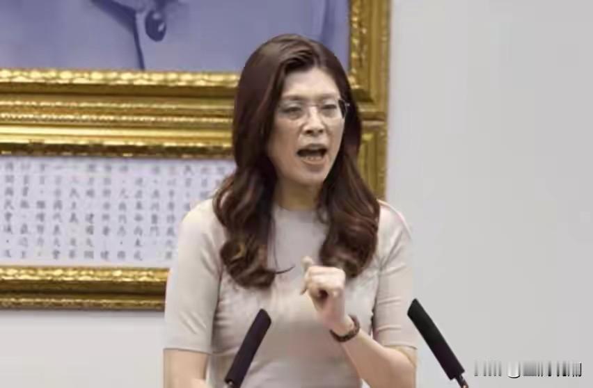 郑丽文很有可能提前“下课”…刚刚关注她的时候，被她敢讲敢拼的风格吸引，后来又