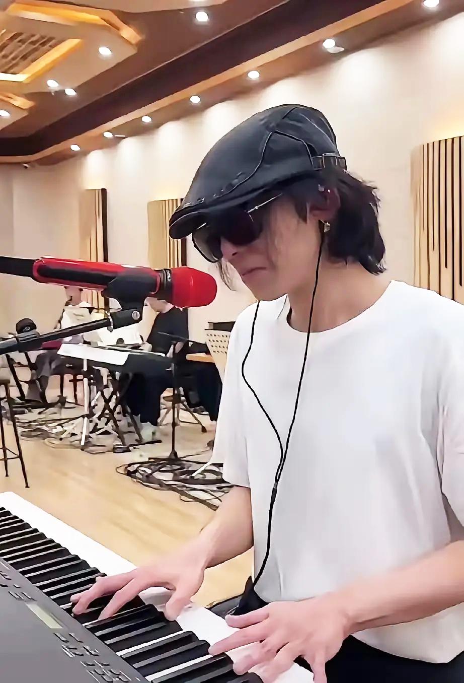 华晨宇一点都不冤，巨型眼睛舞台被拆，真不算重罚！斥巨资在抚仙湖生态敏感区打造