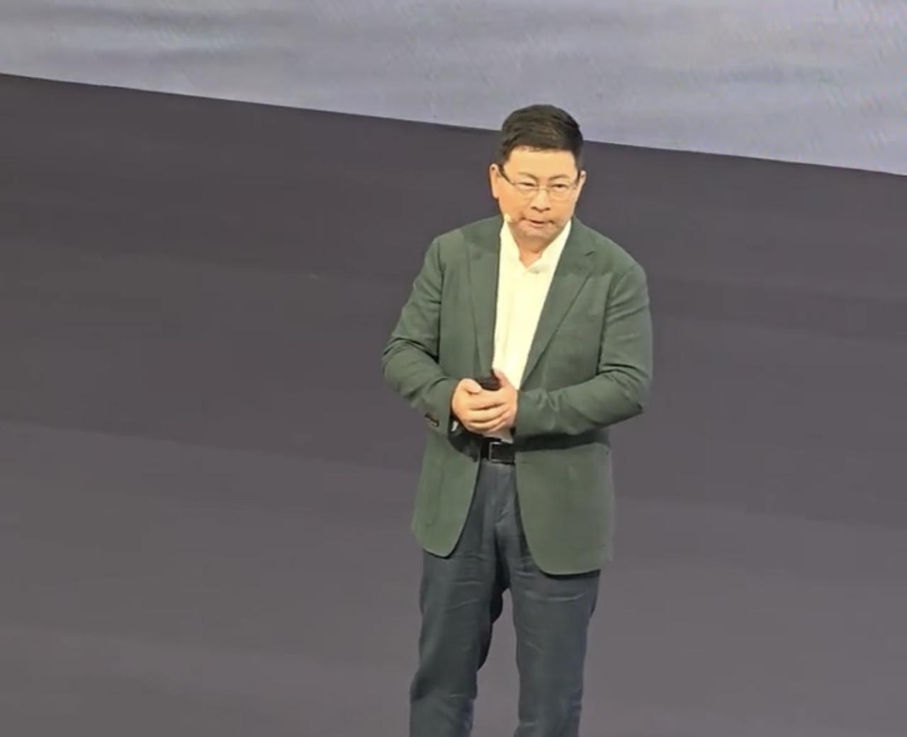 【余承东：玩漂移是最愚蠢的行为，安全才是最重要的】余承东一句“玩漂移是最愚蠢的行