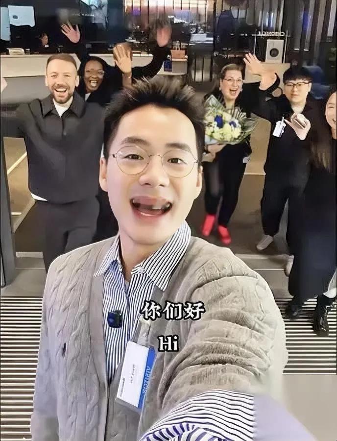 你敢信吗？这小孩太会选了！当初从东方甄选走的时候，全网都在骂他傻。那