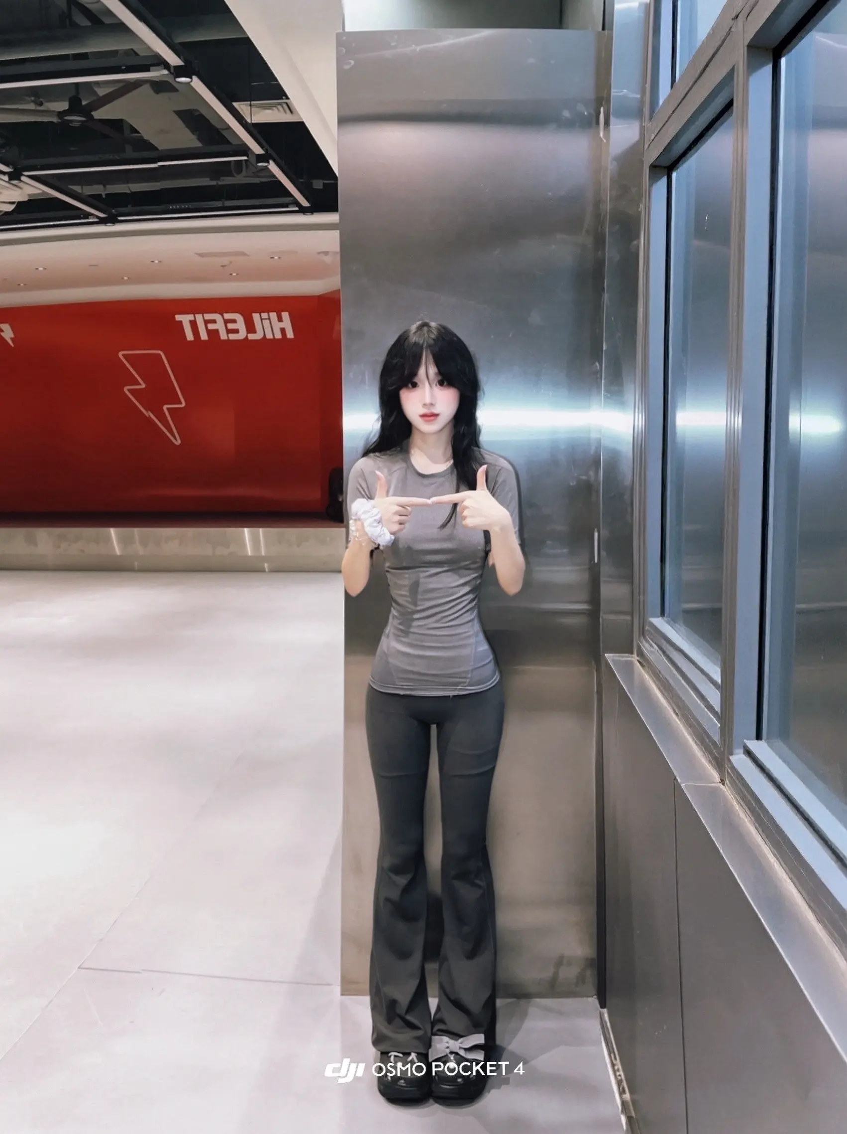 穿上衣服就看不见肌肉？（正面一般背面绝了。正面看不出训练痕迹 但是背面...