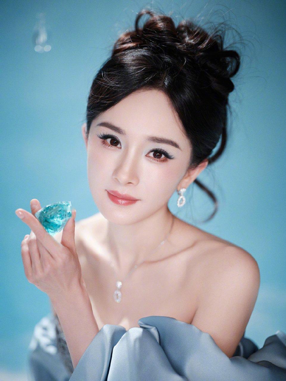 杨幂蓝色镂空裙杨幂～～杨幂杨幂